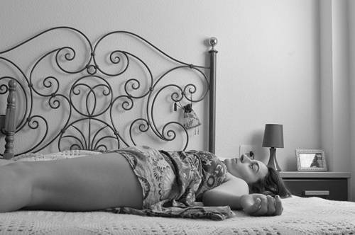 mulher depressao cansaço cama pixabay p